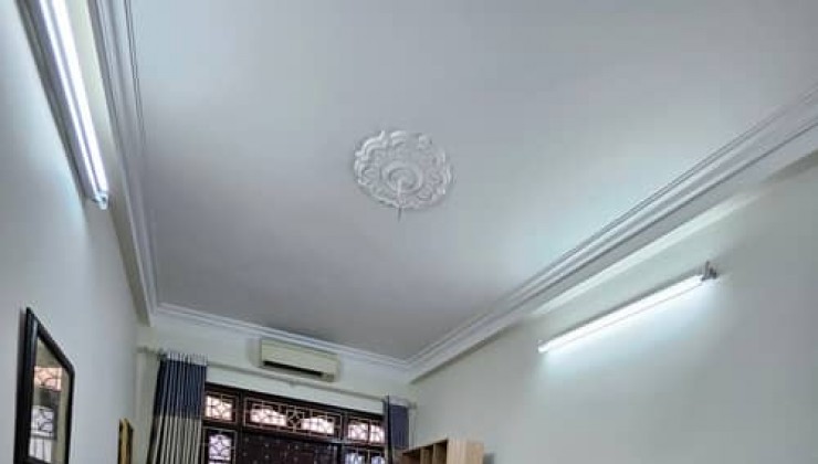 Cần Bán Nhà 5 Tầng Lô Góc Dịch Vọng, Cầu Giấy, 65m2 Giảm giá chào 600 triệu, kịch sàn còn 10.2 tỷ